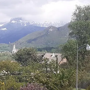 https://studio-sur-jardin-au-calme.hotels-rhonealpes.com